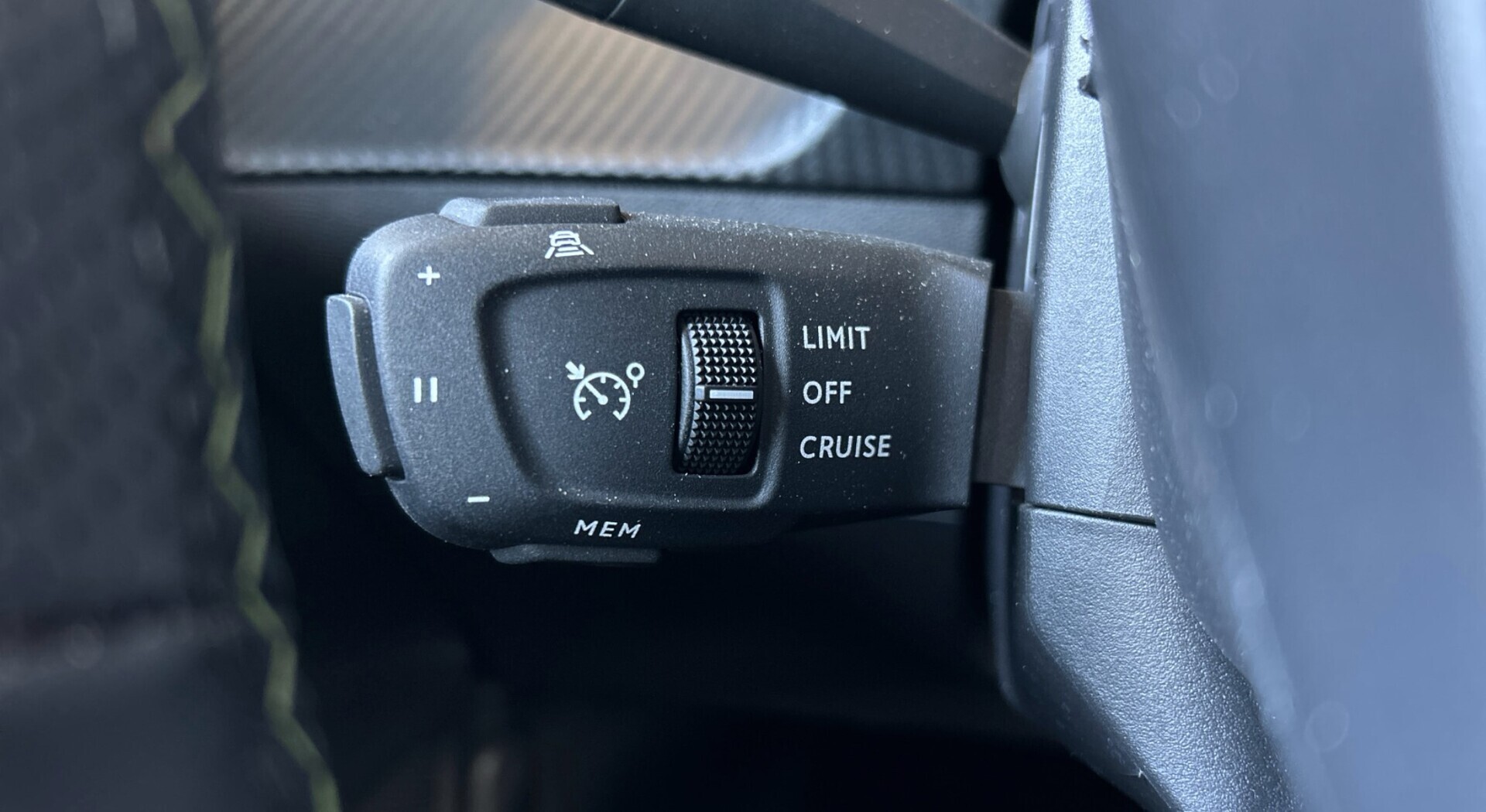 PEUGEOT e-208 2025