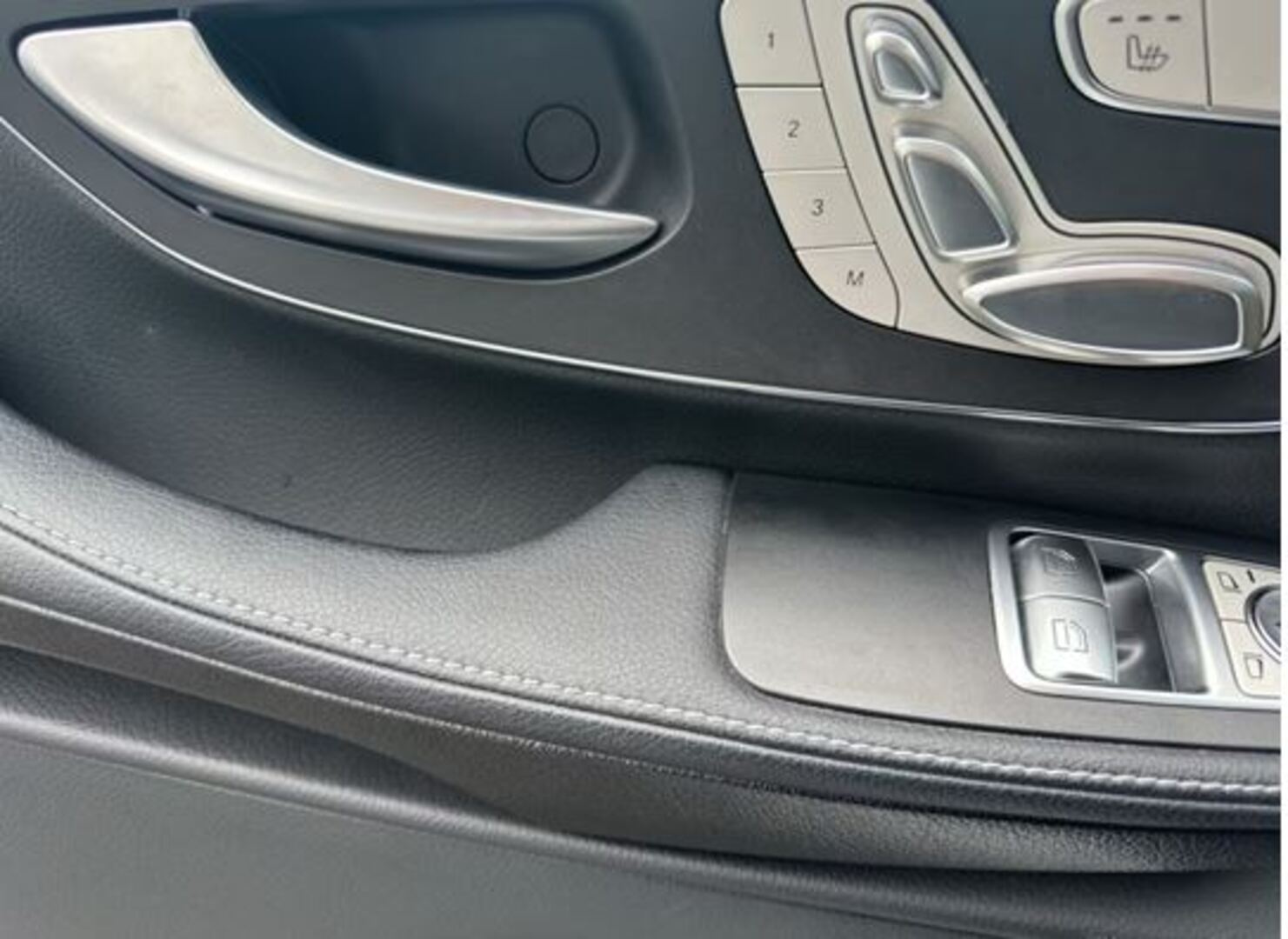 MERCEDES-BENZ EQV 2023