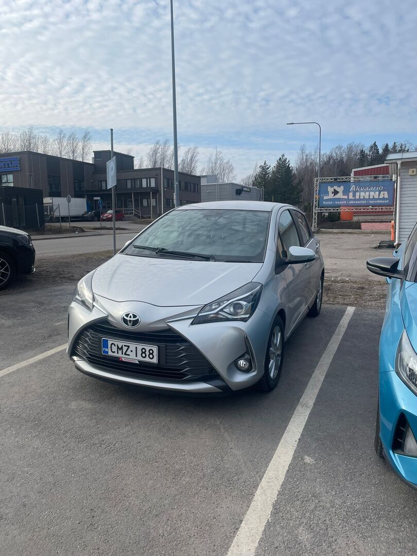 TOYOTA Yaris 2019