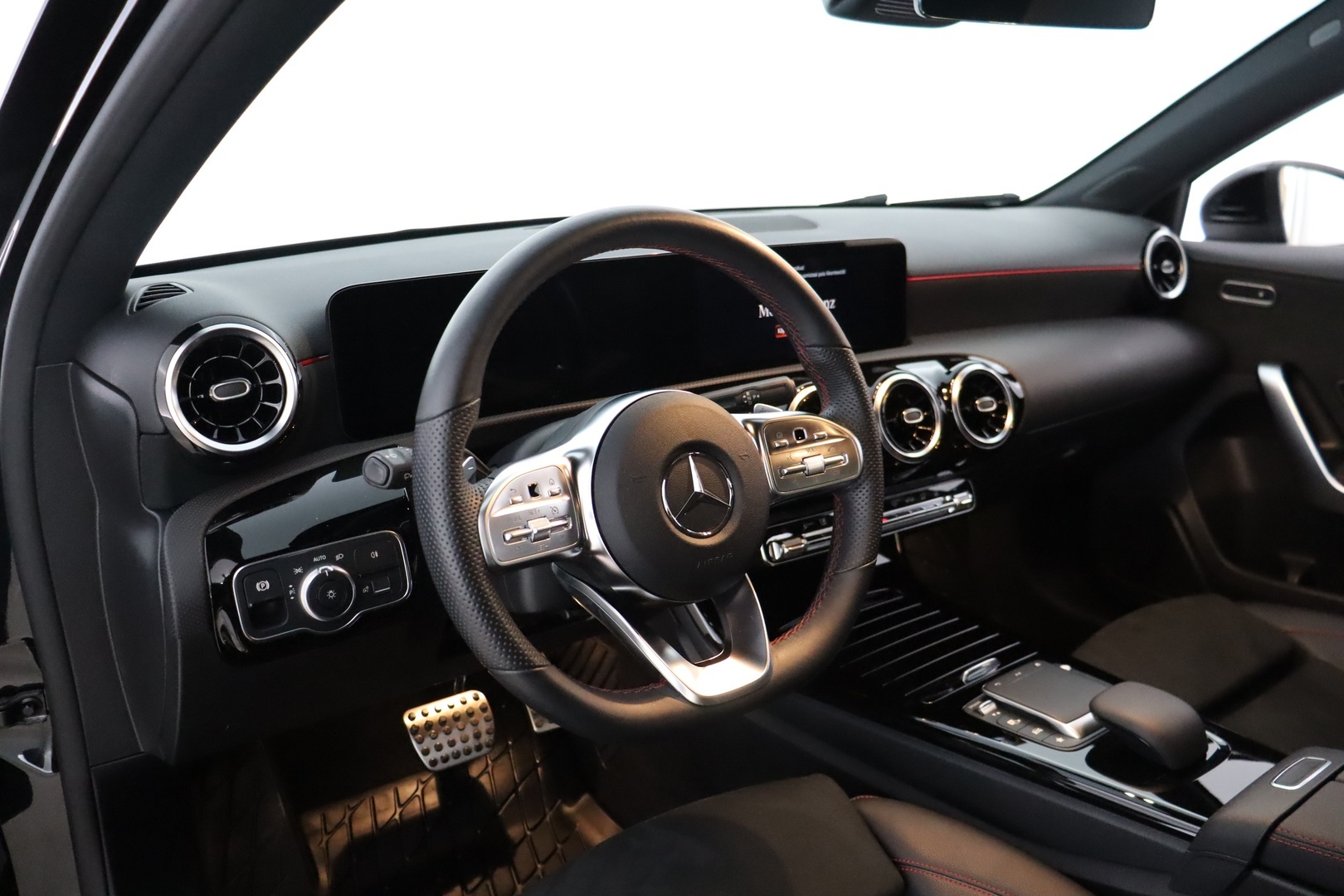 MERCEDES-BENZ A 2021