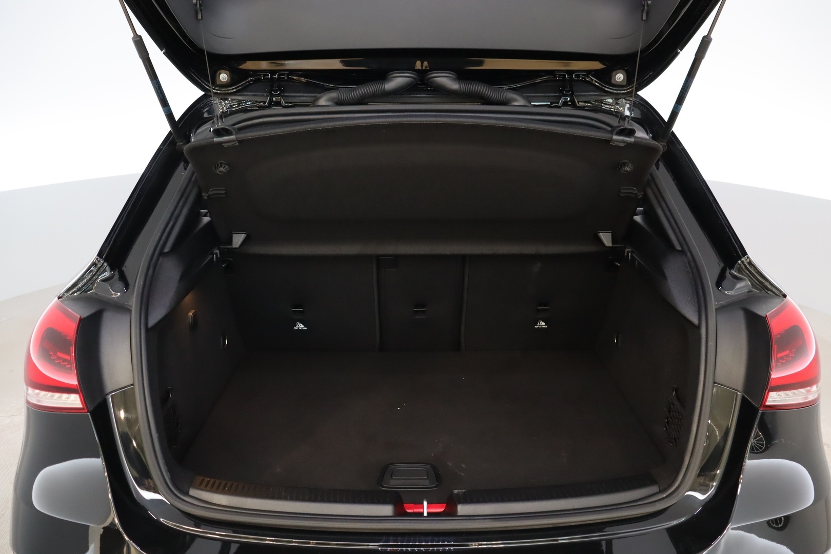 MERCEDES-BENZ A 2021