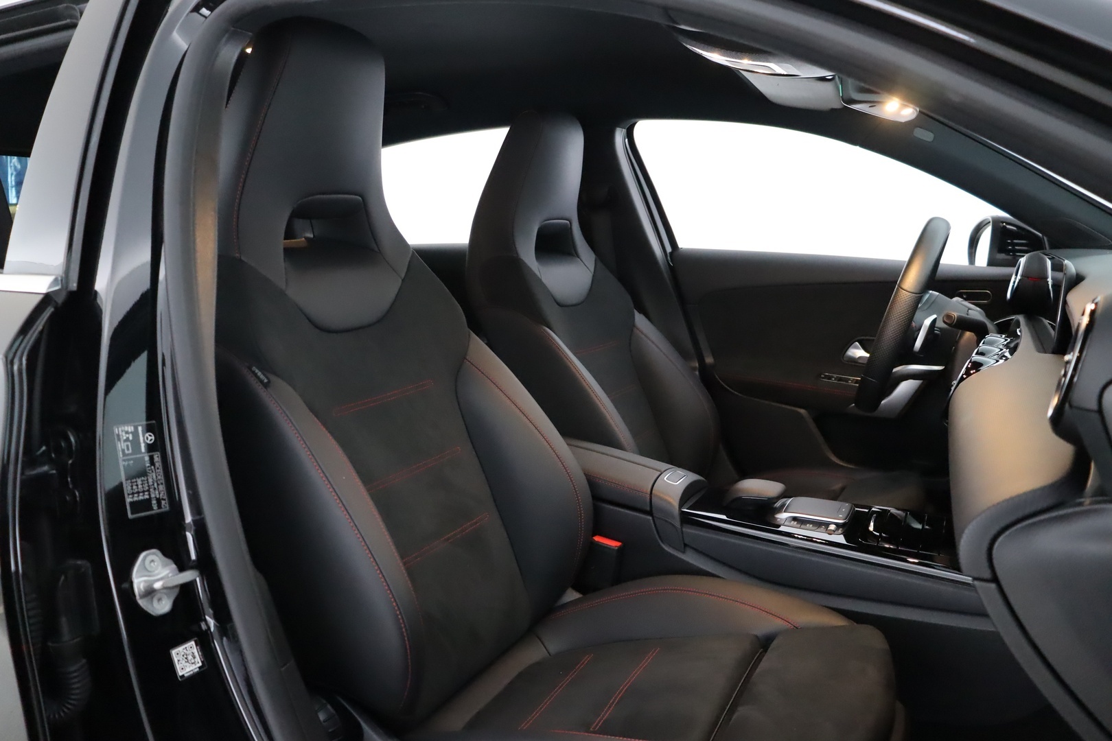 MERCEDES-BENZ A 2021