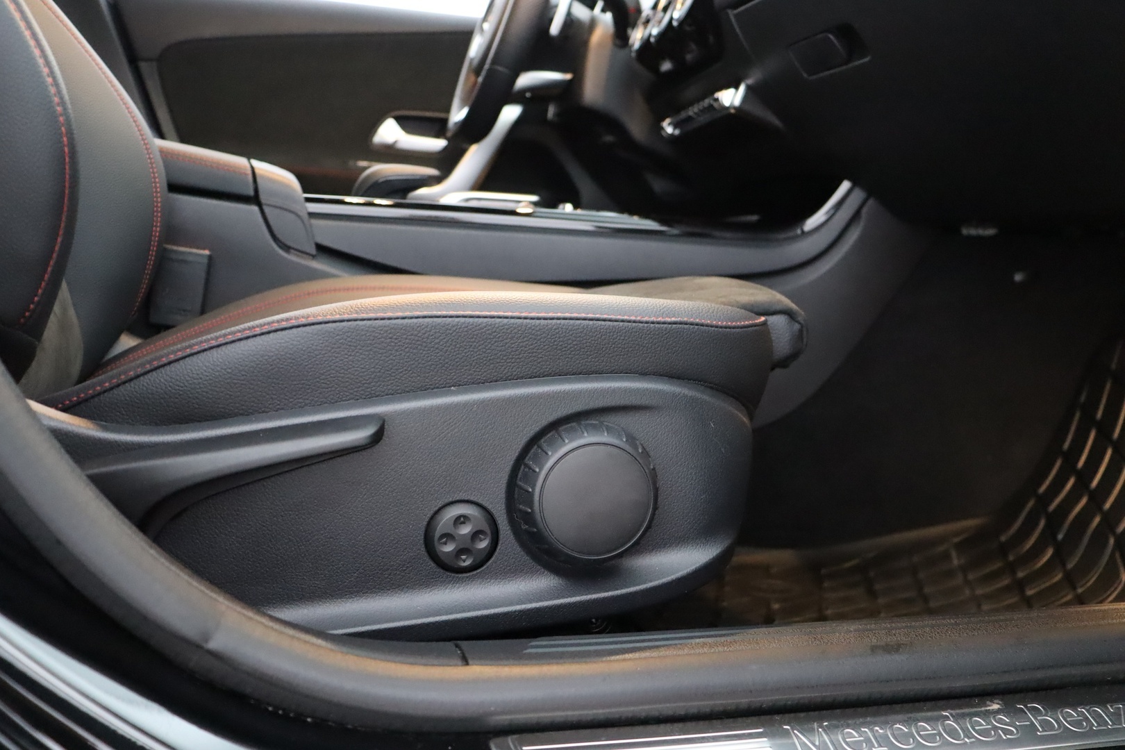 MERCEDES-BENZ A 2021