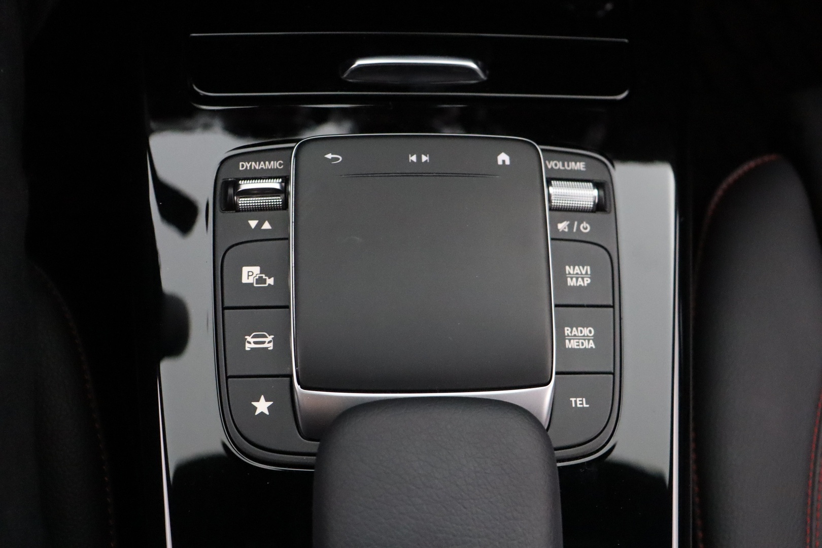 MERCEDES-BENZ A 2021