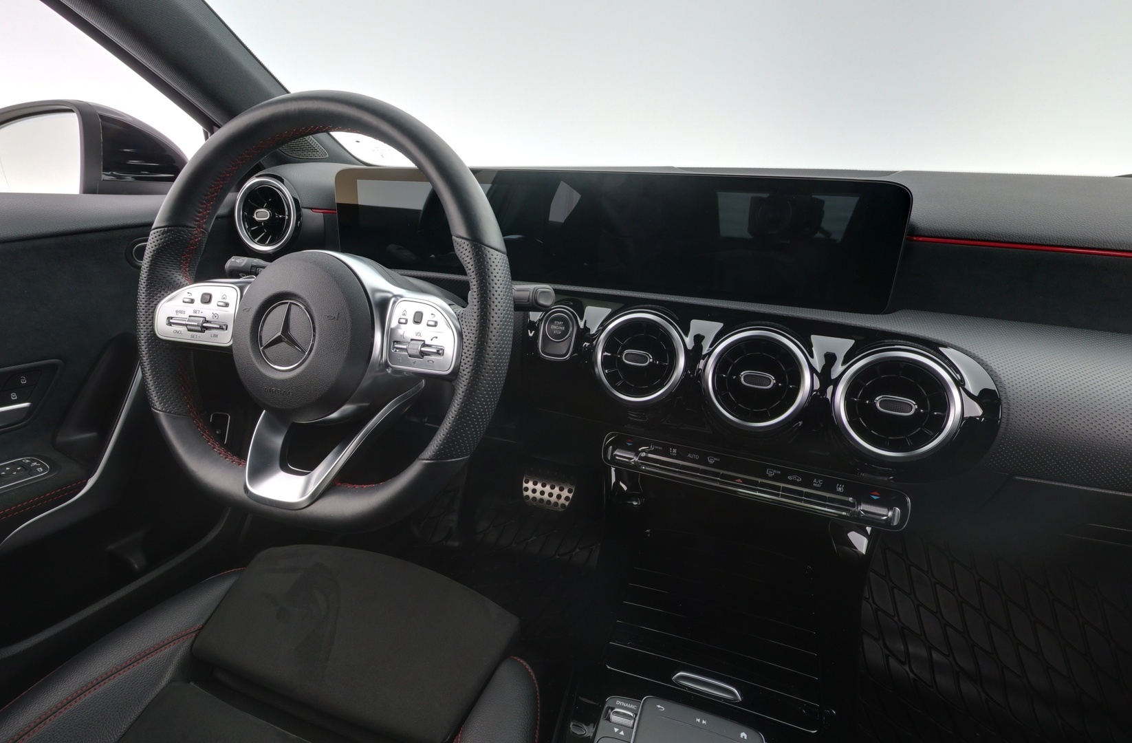 MERCEDES-BENZ A 2021