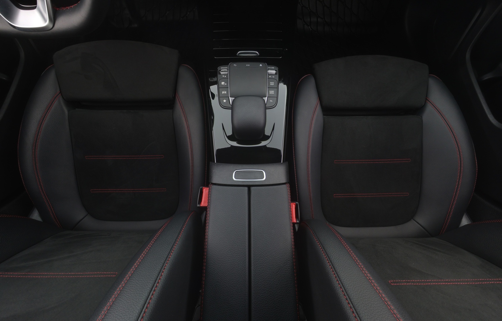 MERCEDES-BENZ A 2021