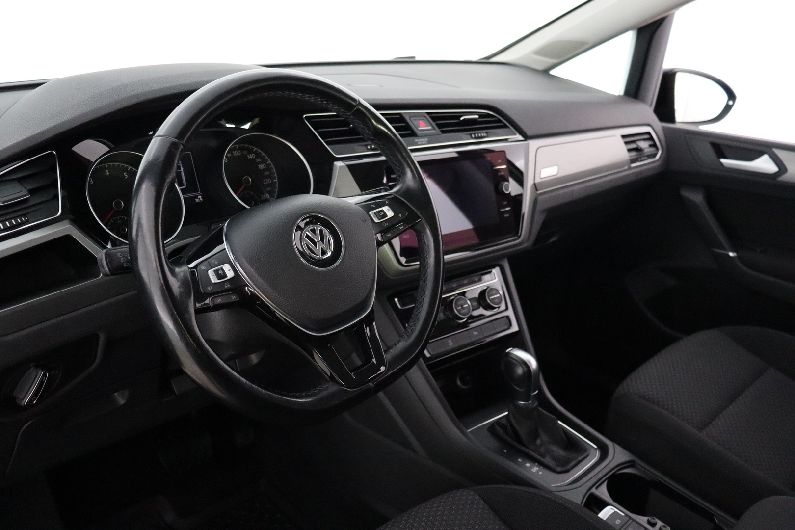VOLKSWAGEN Touran 2017