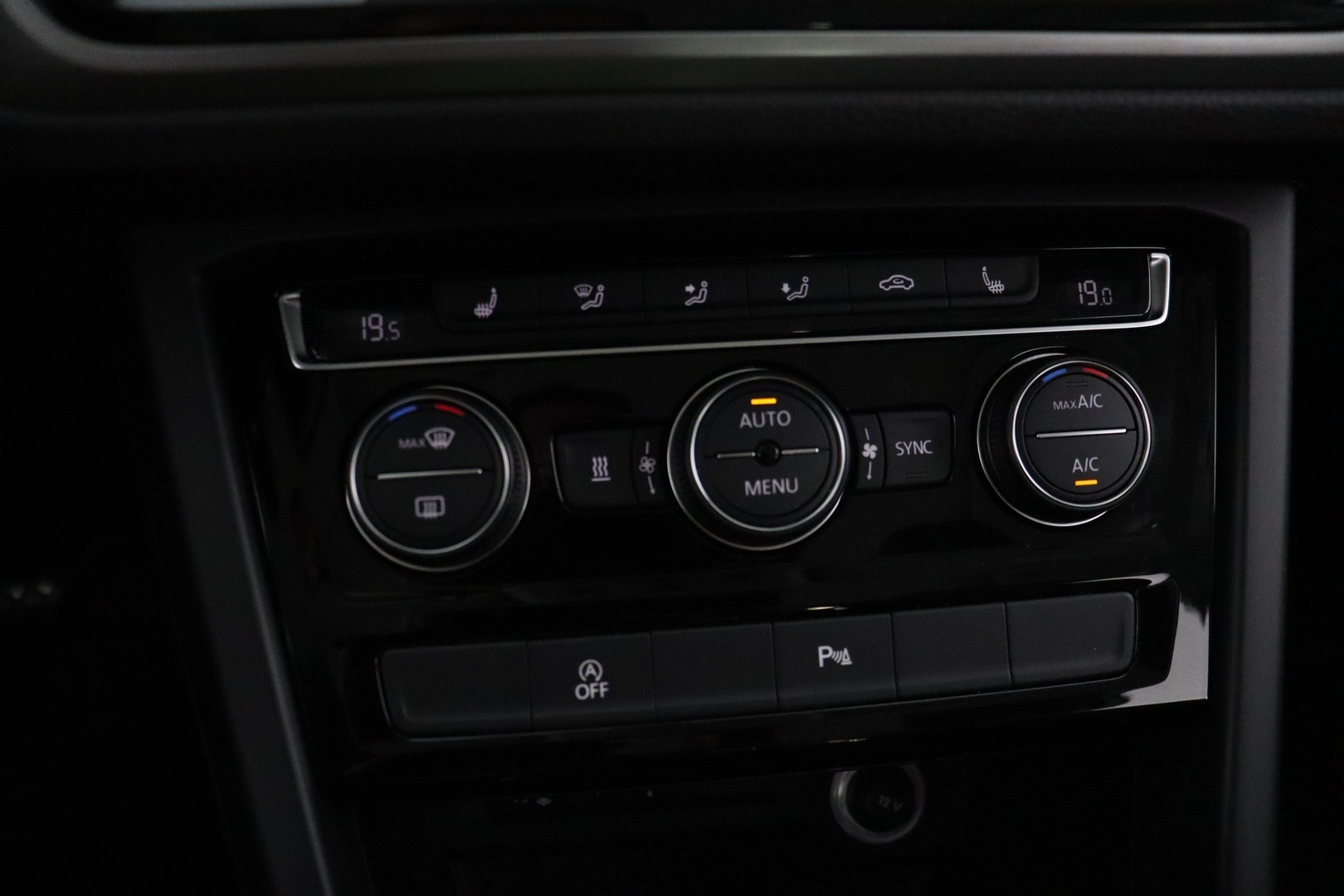 VOLKSWAGEN Touran 2017