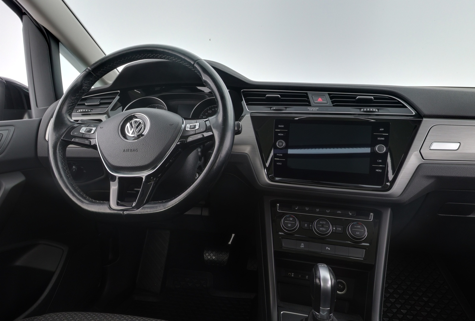VOLKSWAGEN Touran 2017