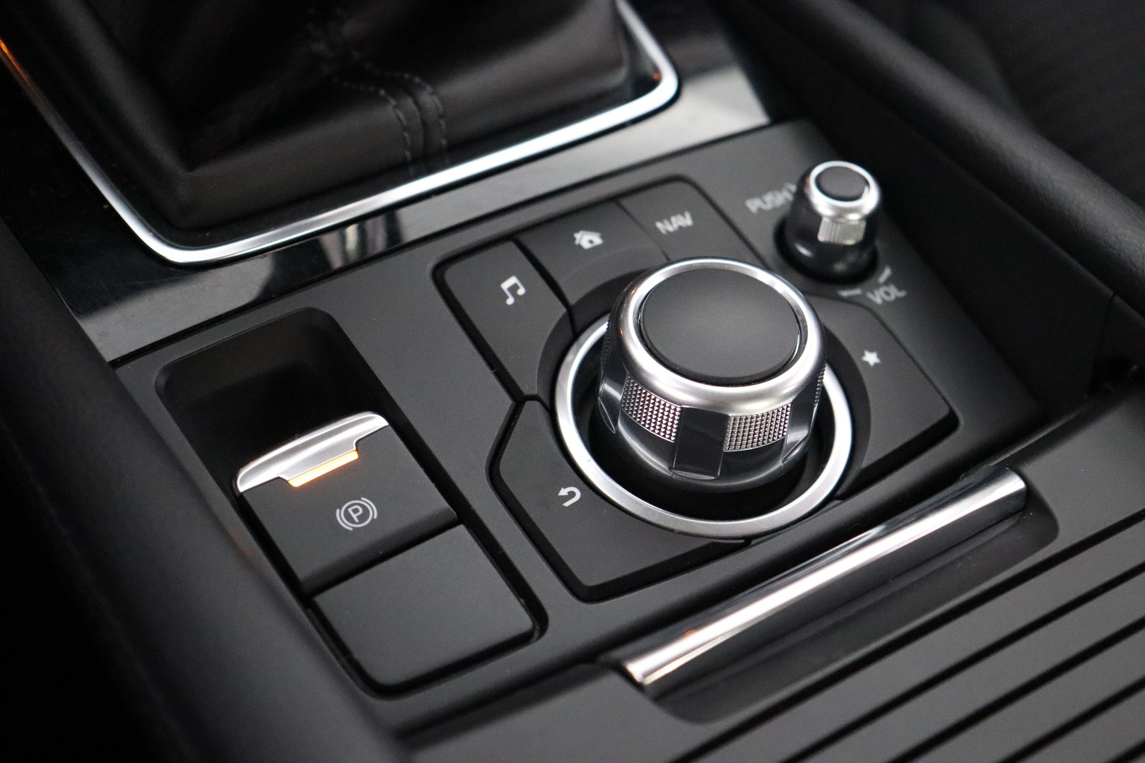 MAZDA Mazda3 2018