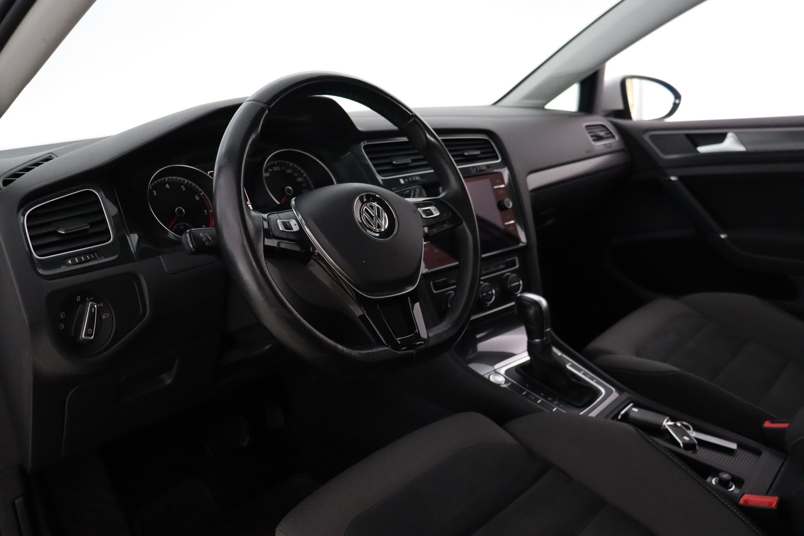 VOLKSWAGEN Golf 2018