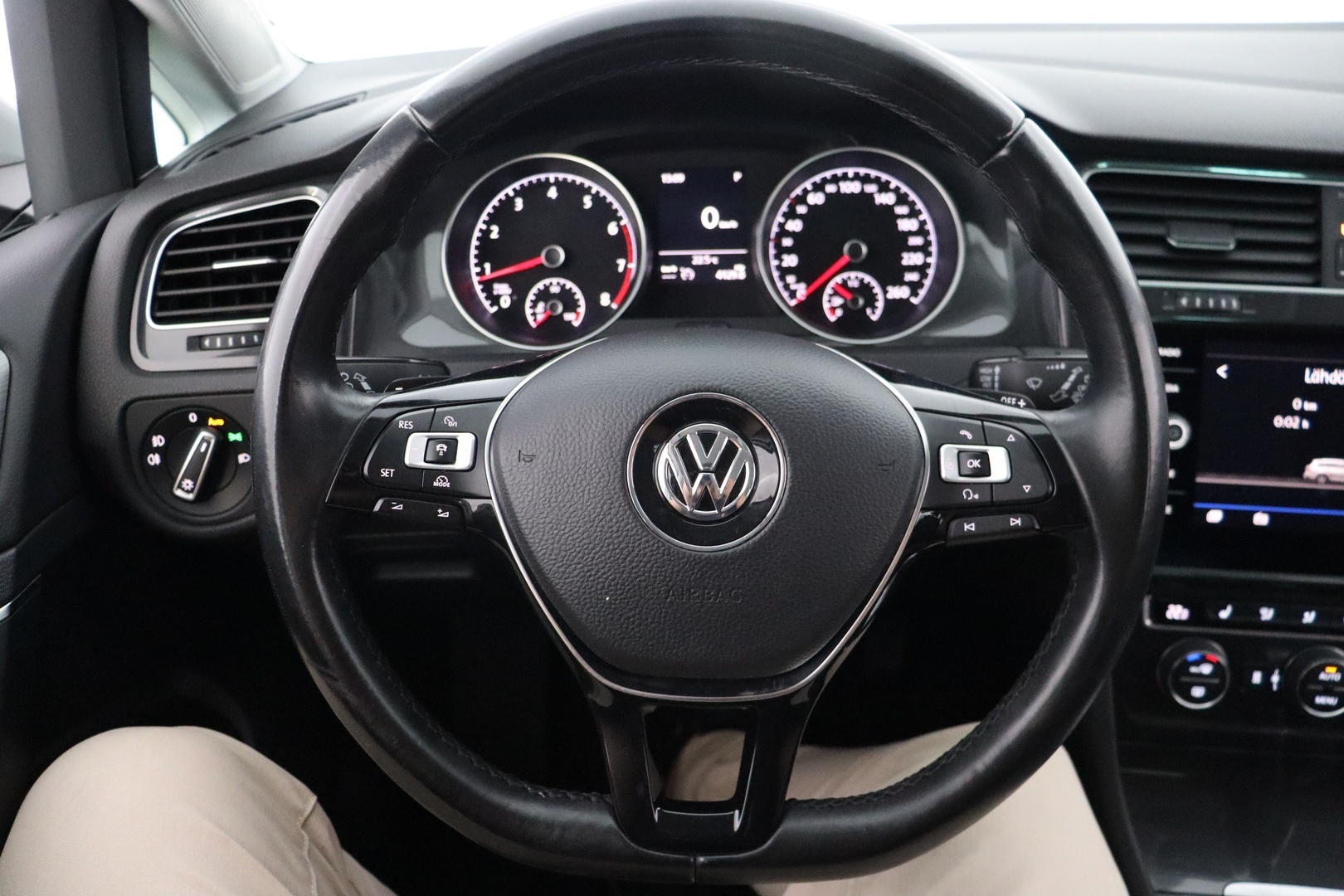 VOLKSWAGEN Golf 2018