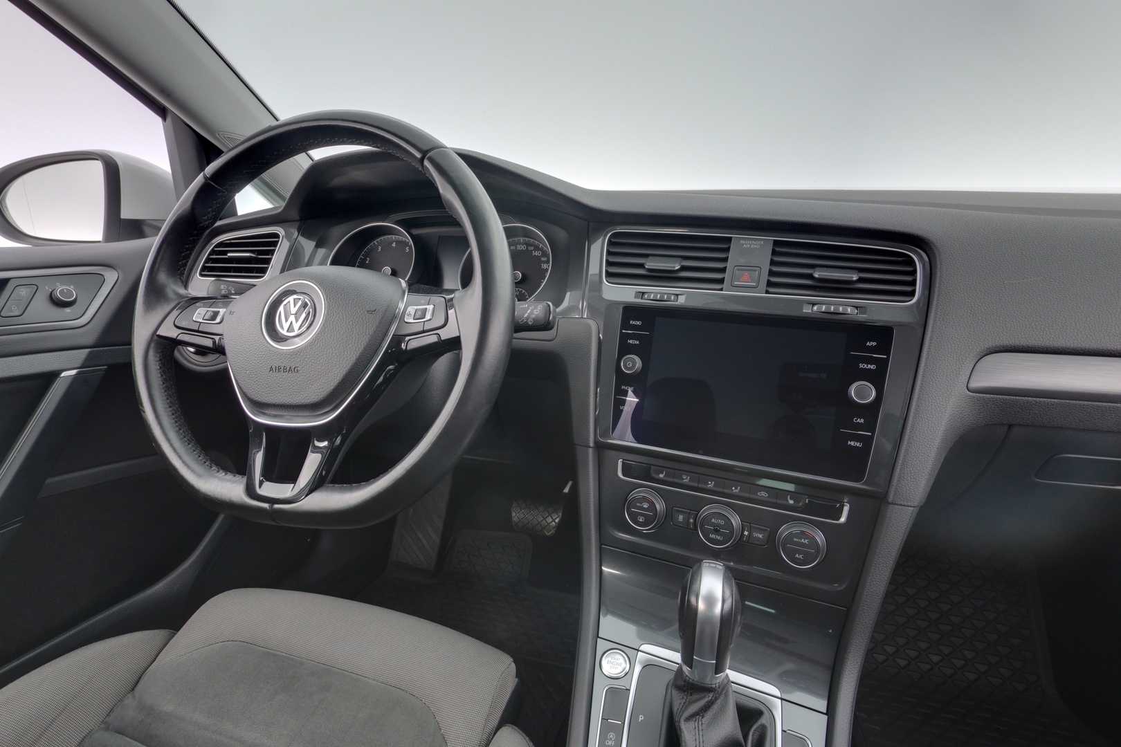 VOLKSWAGEN Golf 2018