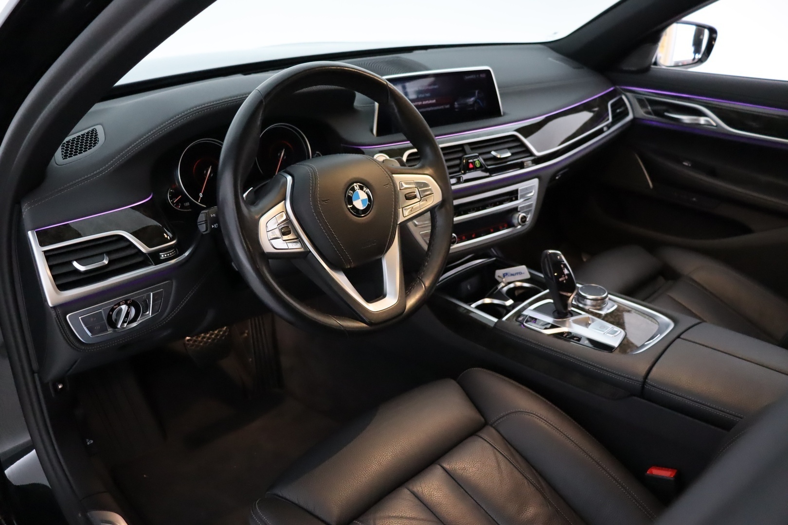 BMW 740 2019