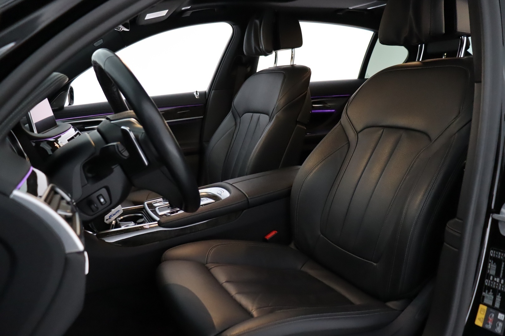 BMW 740 2019