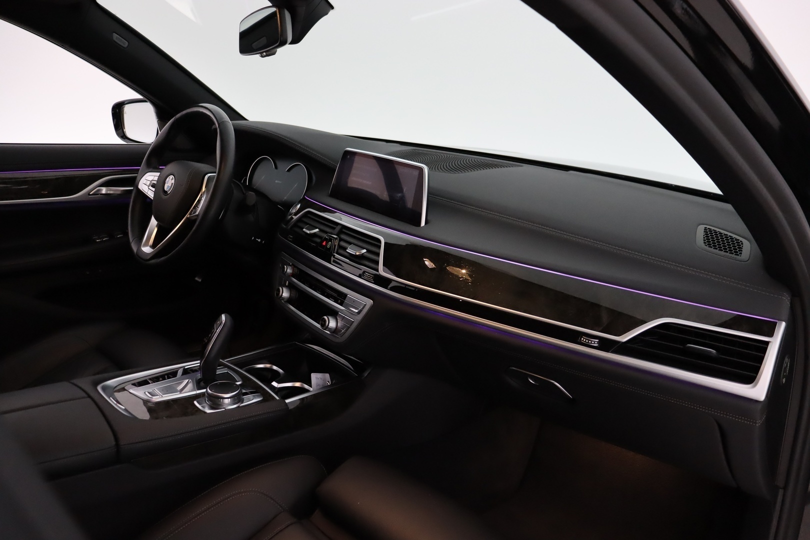 BMW 740 2019