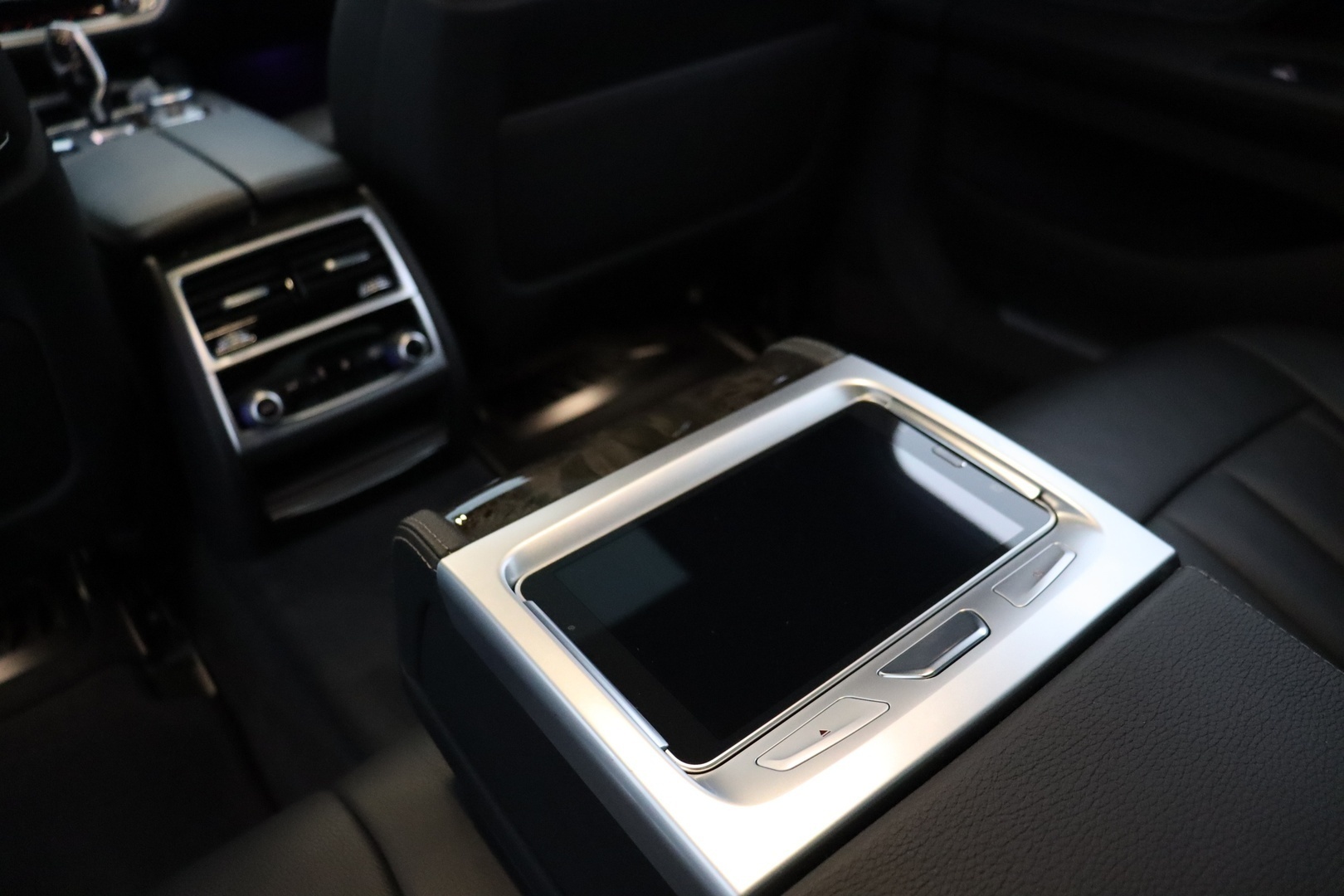 BMW 740 2019