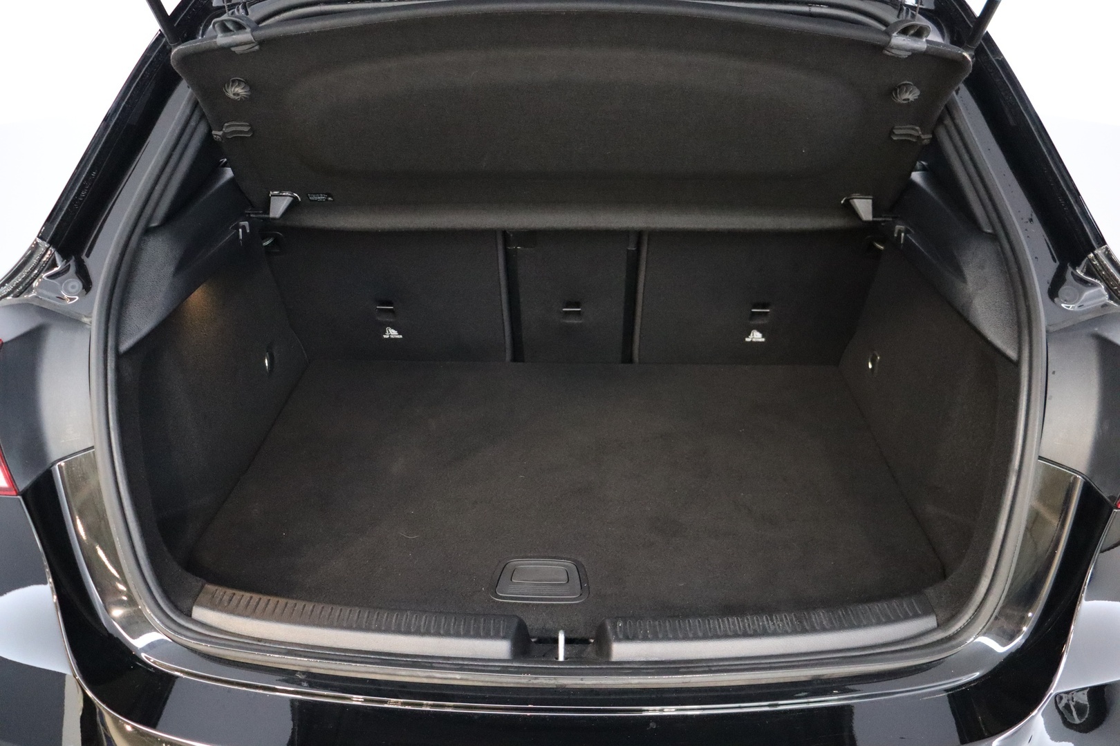 MERCEDES-BENZ A 2020