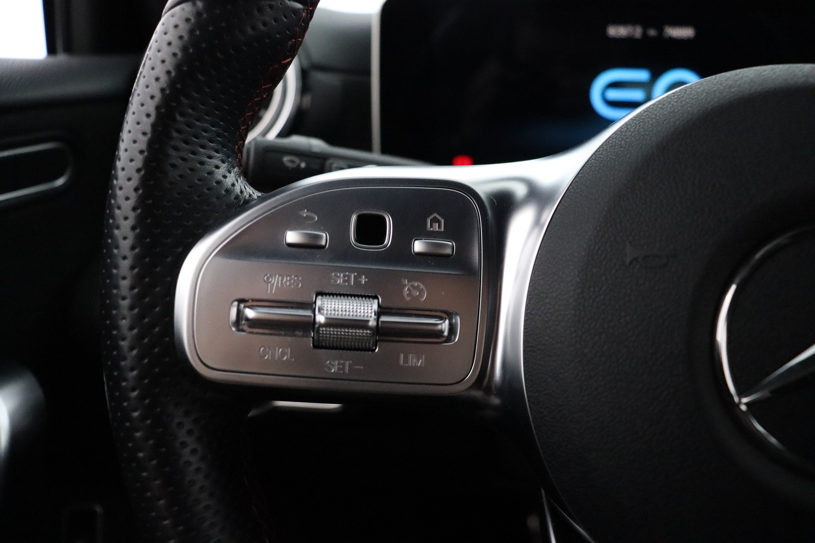 MERCEDES-BENZ A 2020