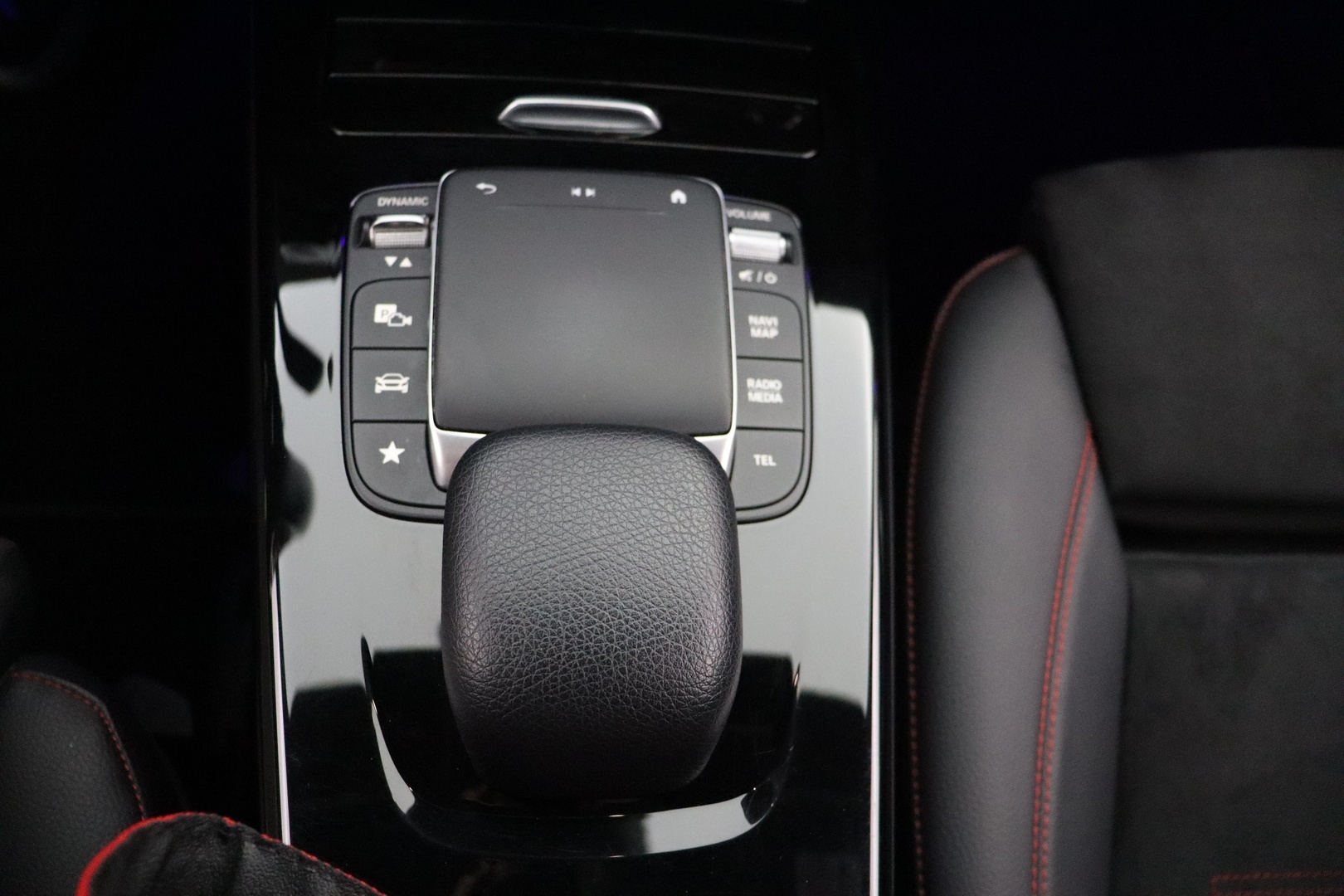MERCEDES-BENZ A 2020