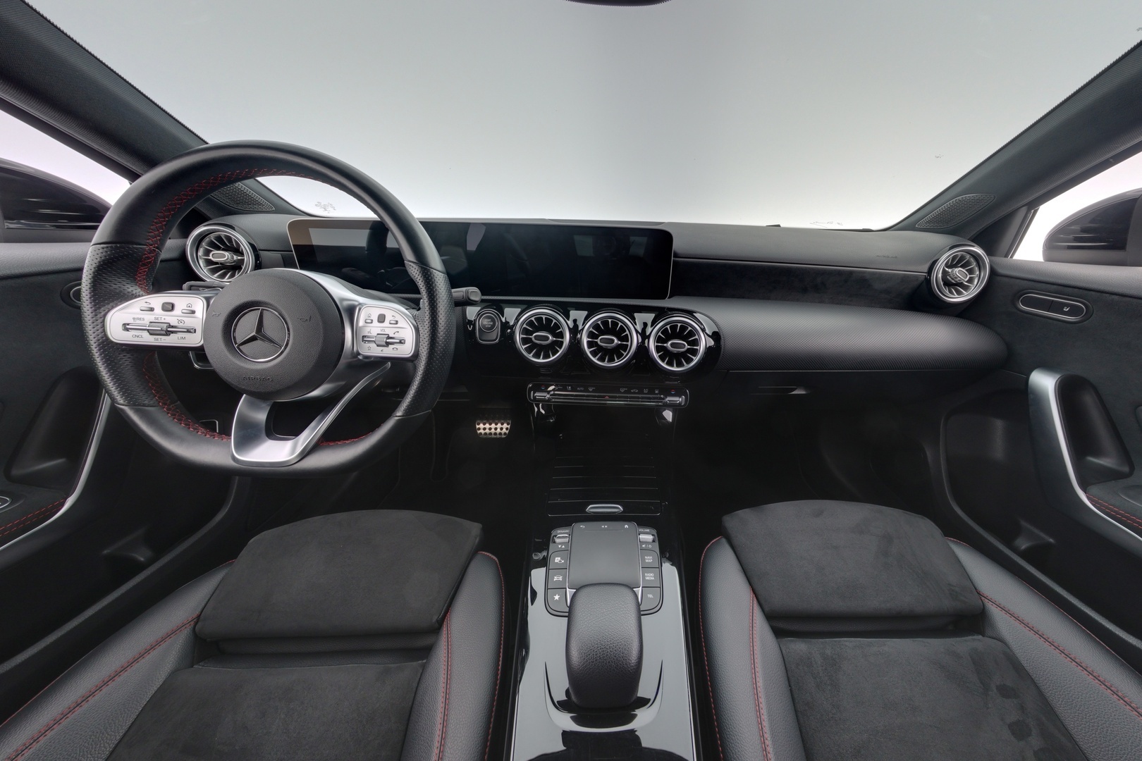 MERCEDES-BENZ A 2020