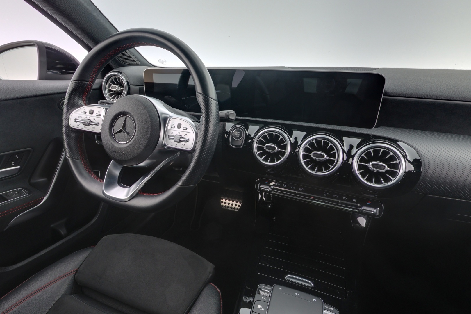 MERCEDES-BENZ A 2020