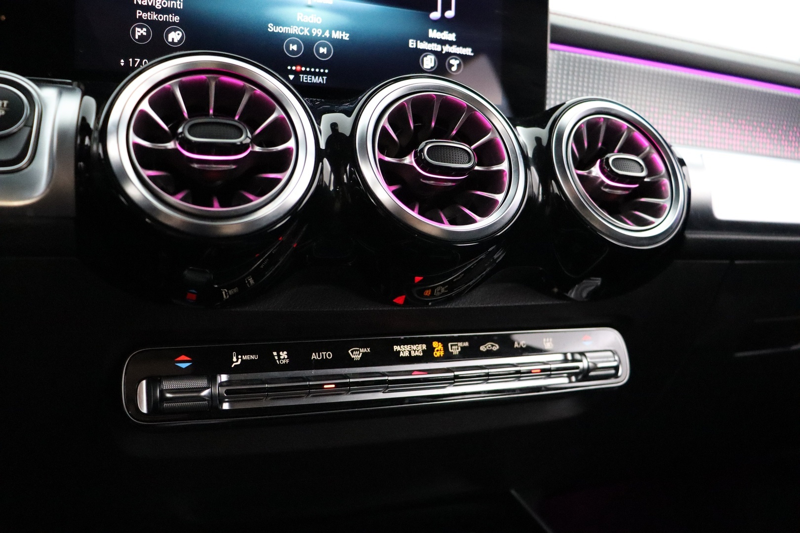 MERCEDES-BENZ EQB 2022