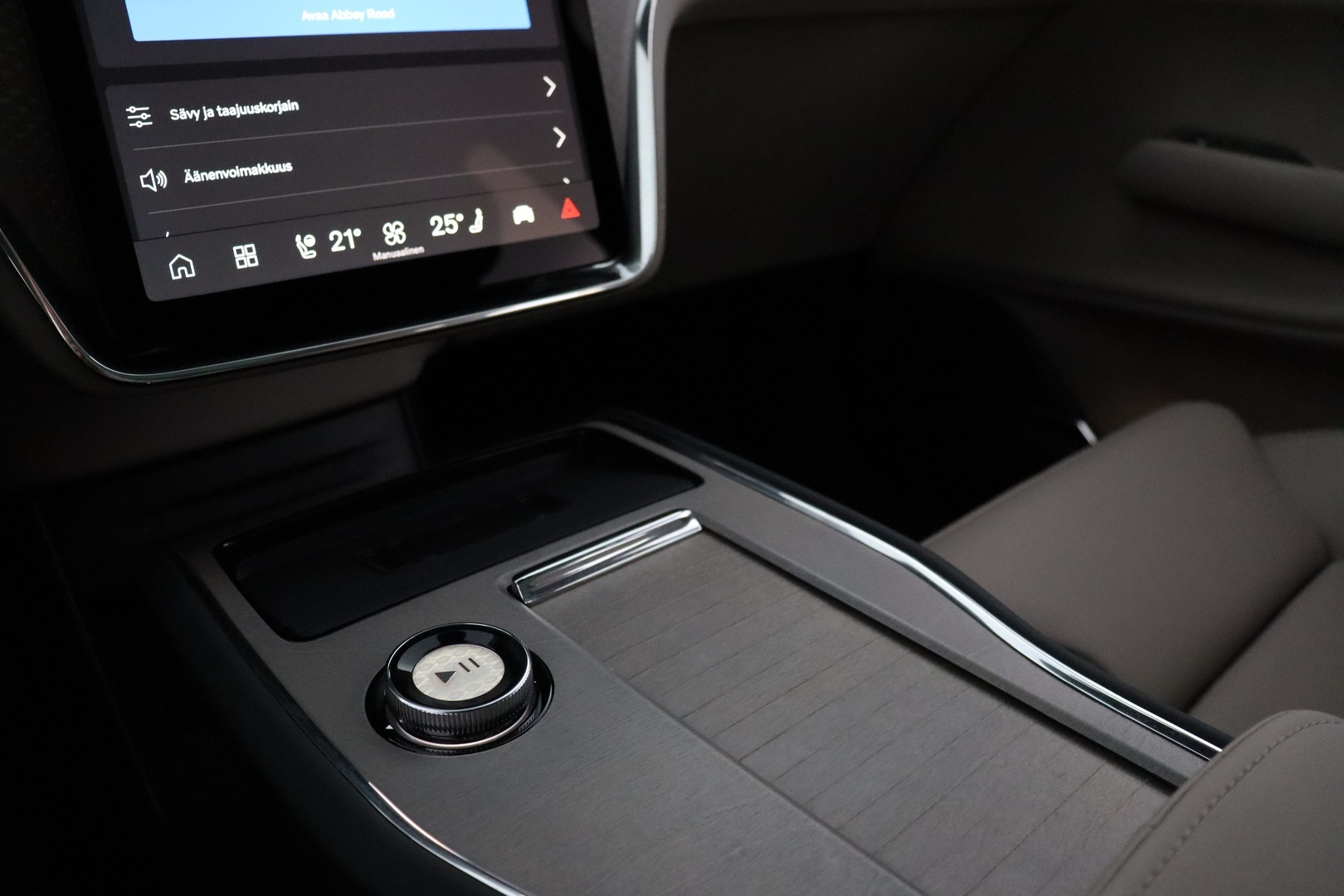 VOLVO EX90 2025