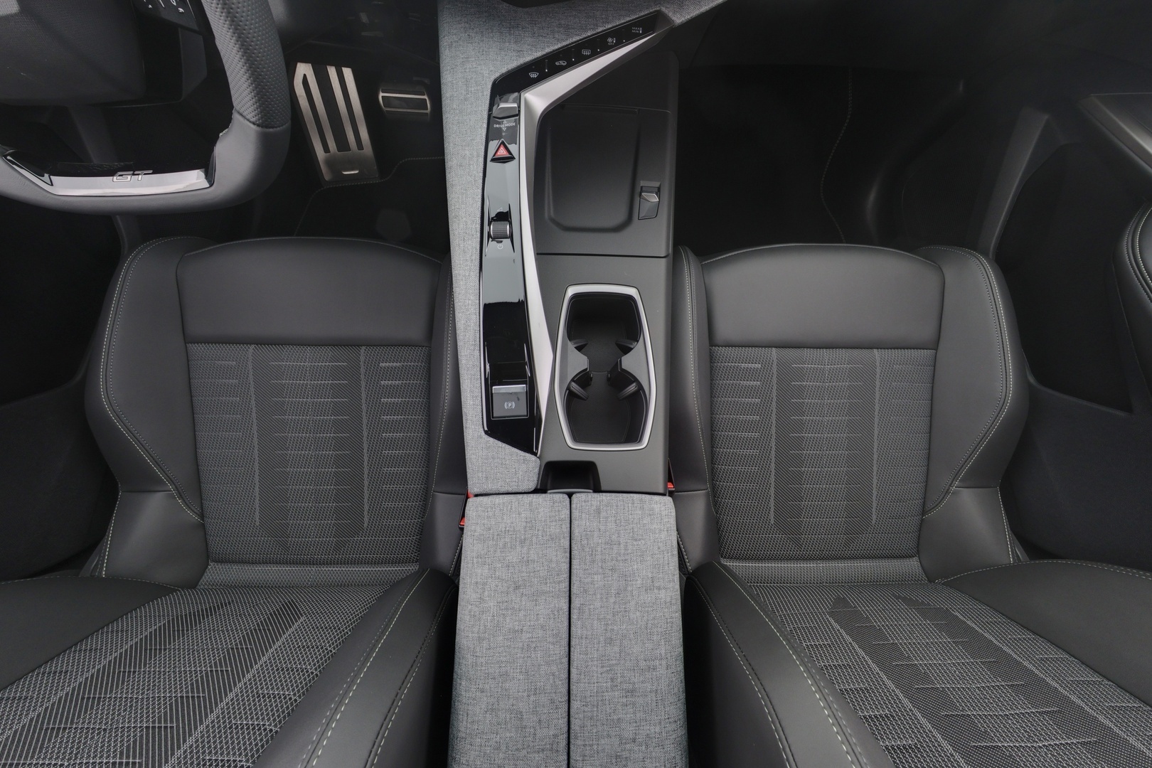 PEUGEOT E-3008 2026