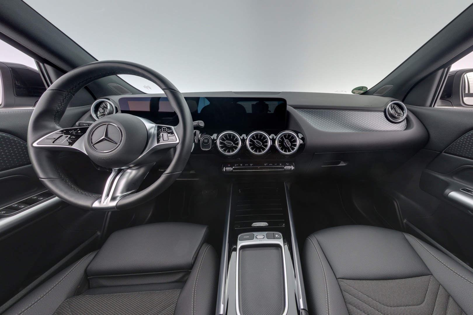 MERCEDES-BENZ EQA 2024