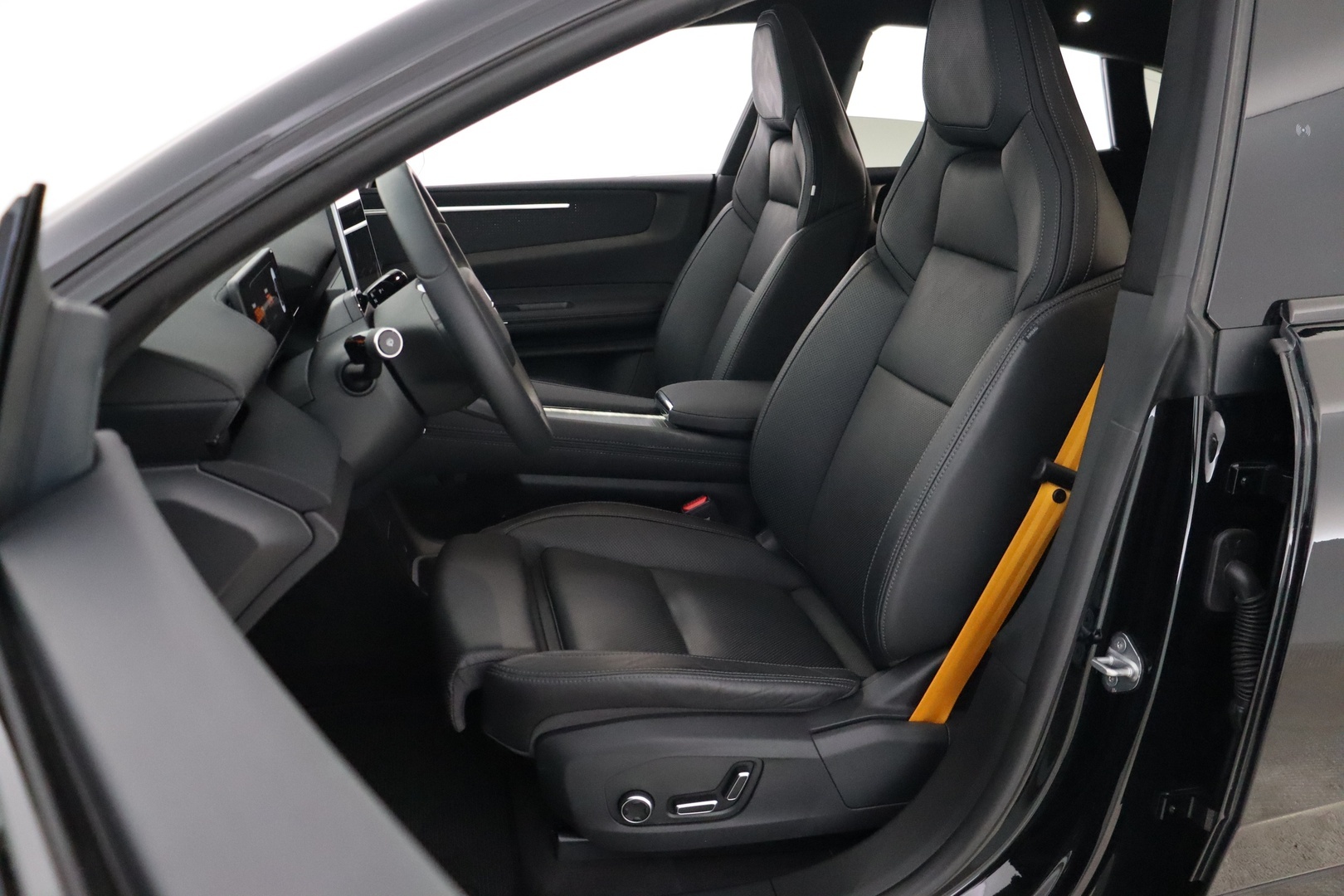 POLESTAR 4 2025