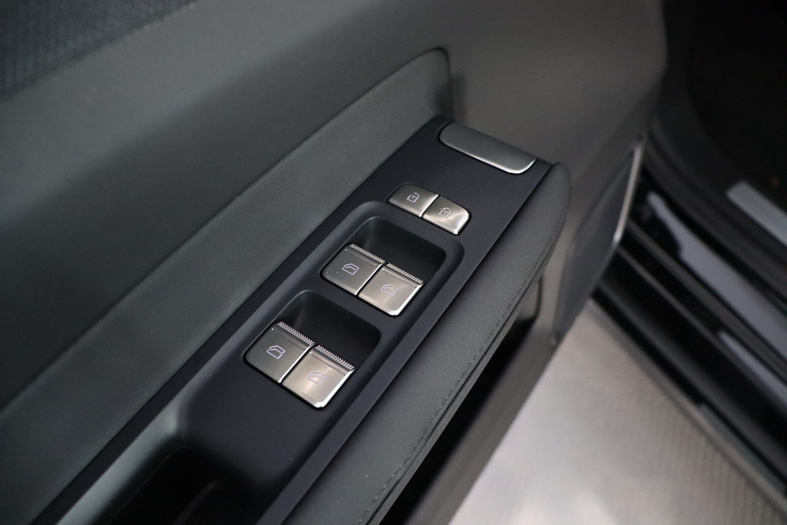 POLESTAR 4 2025