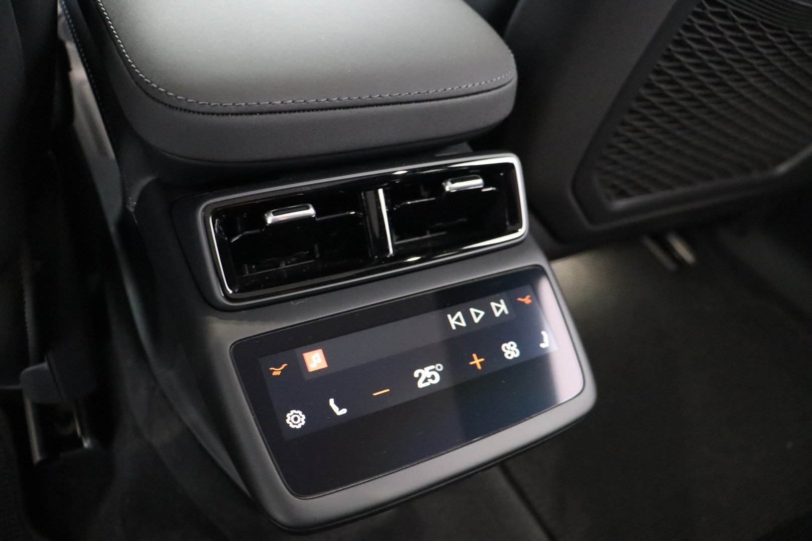 POLESTAR 4 2025