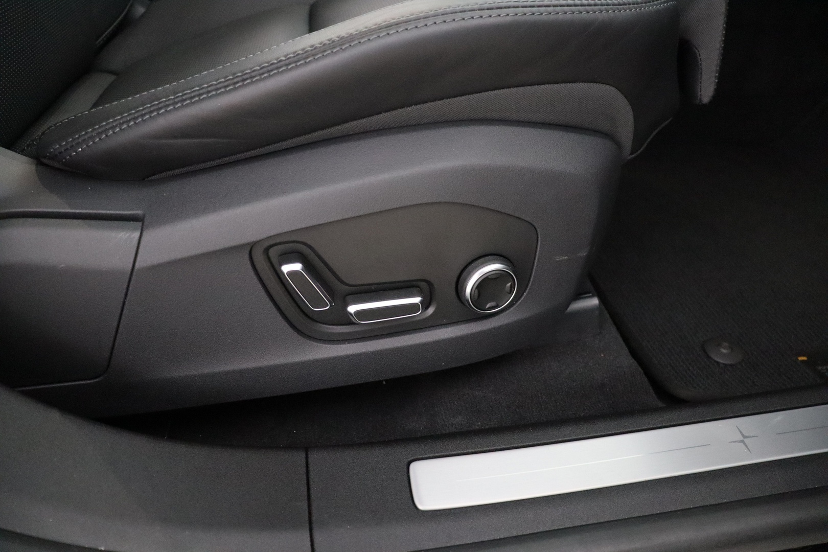 POLESTAR 4 2025