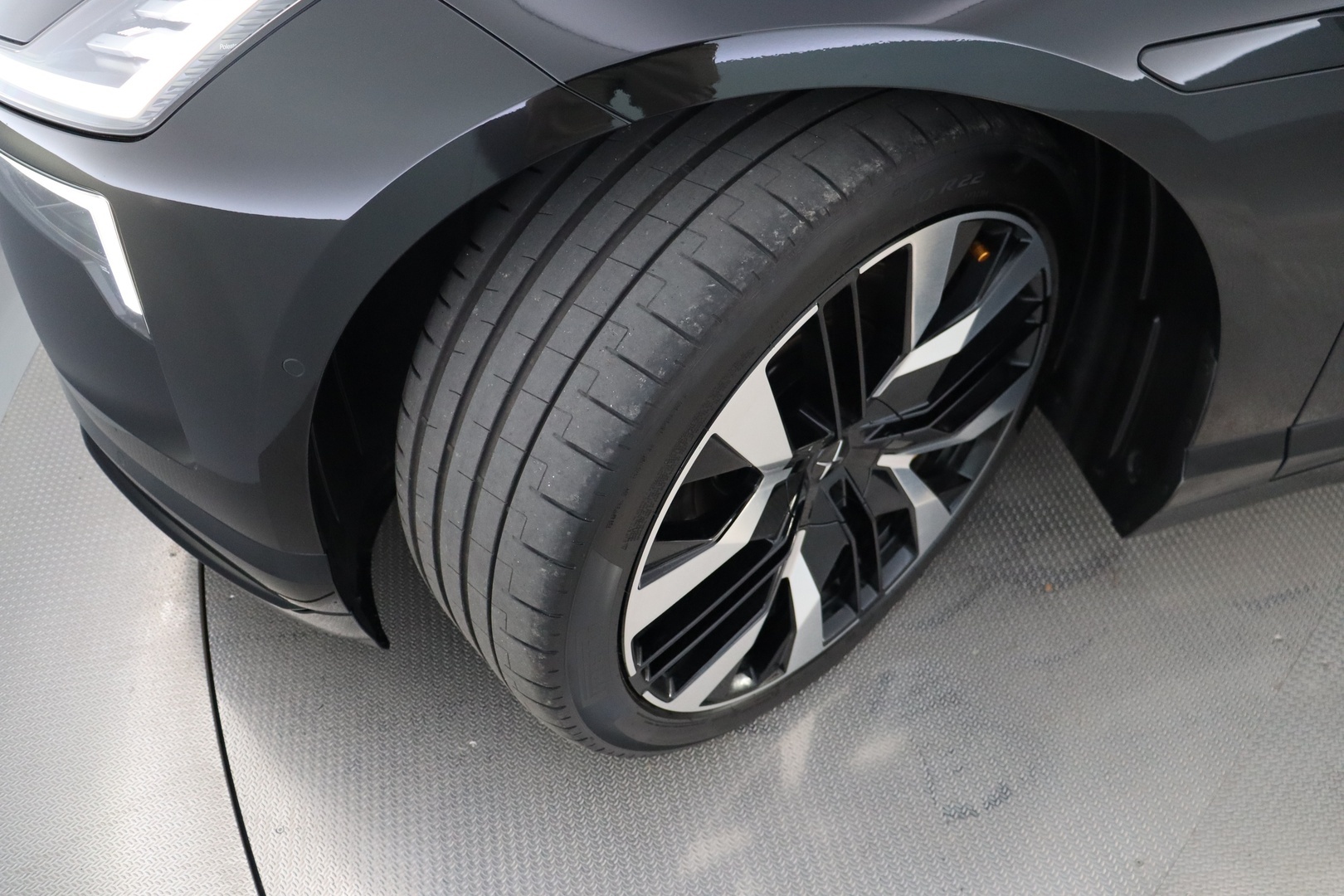 POLESTAR 4 2025