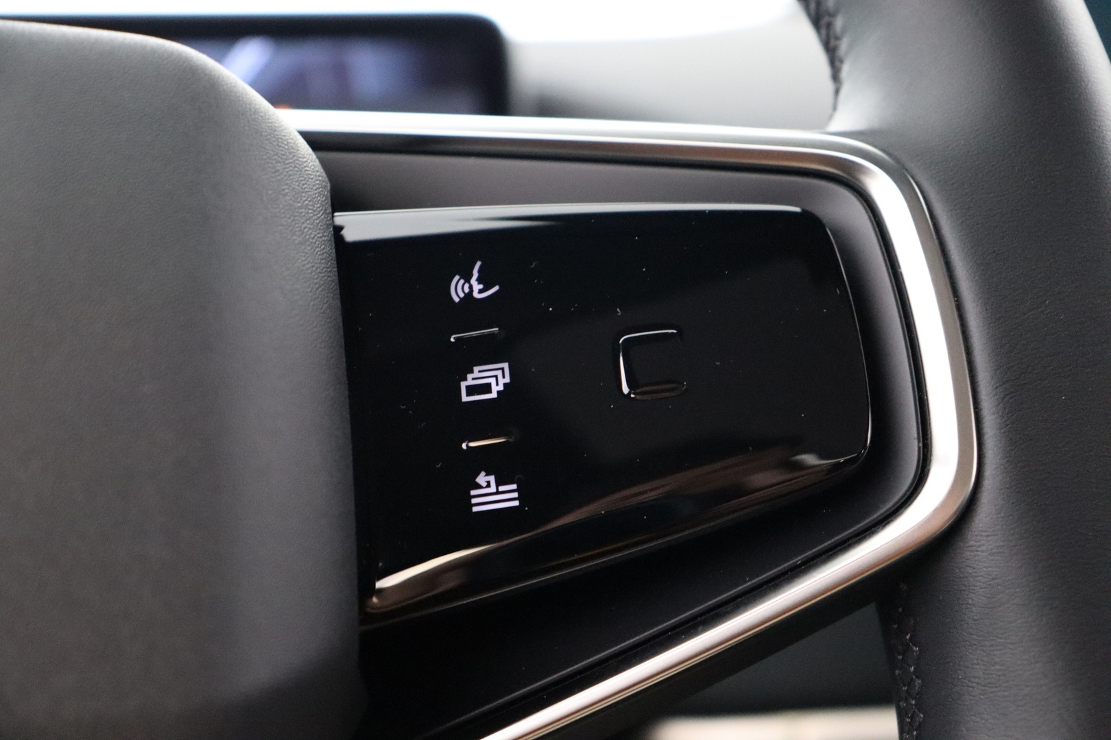 POLESTAR 4 2025