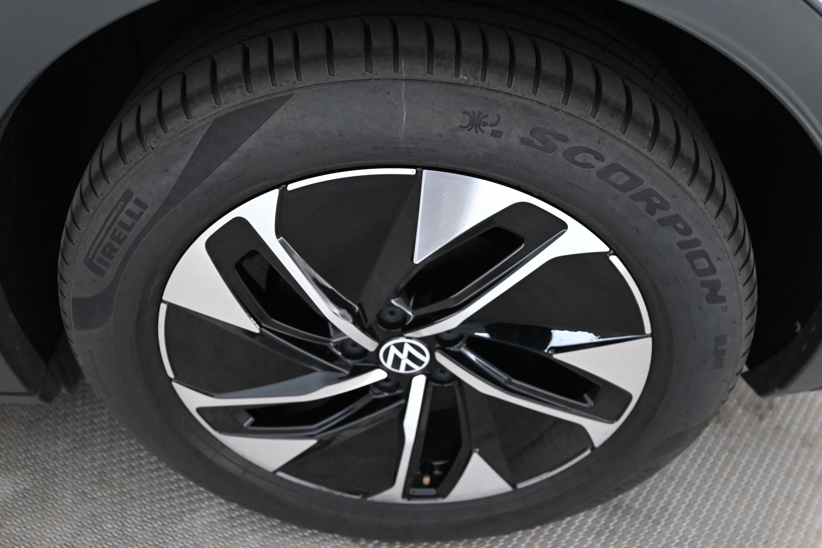VOLKSWAGEN ID.4 2025