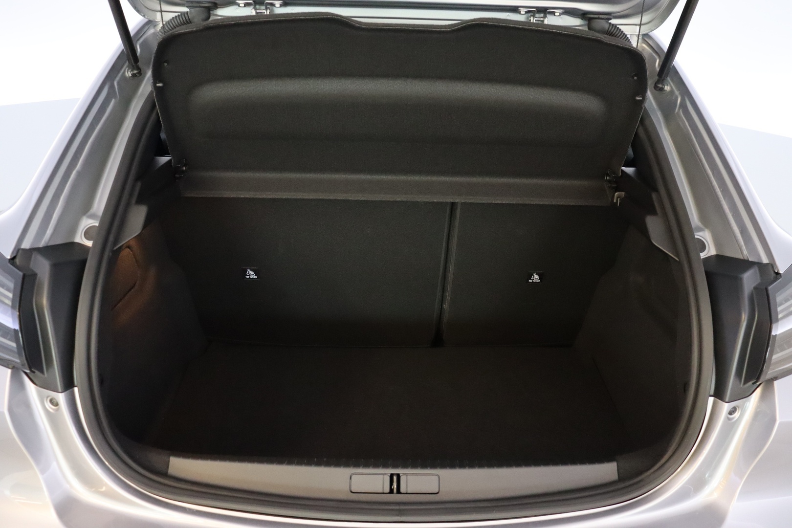 PEUGEOT e-208 2025