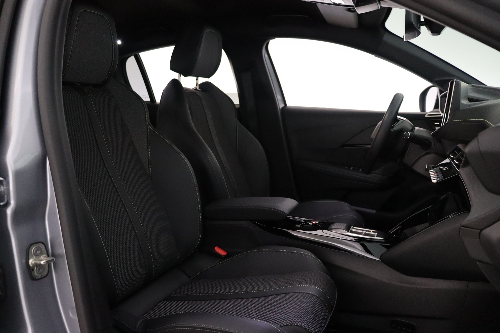 PEUGEOT e-208 2025