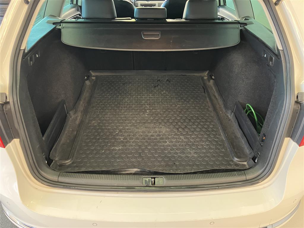 VOLKSWAGEN Passat 2011