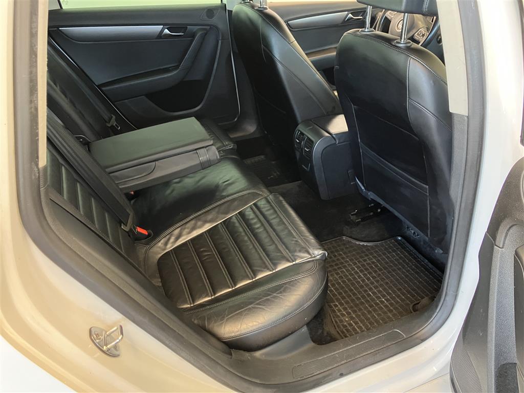 VOLKSWAGEN Passat 2011