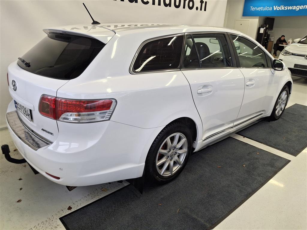 TOYOTA Avensis 2011