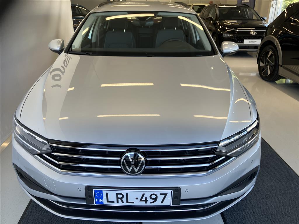 VOLKSWAGEN Passat 2023