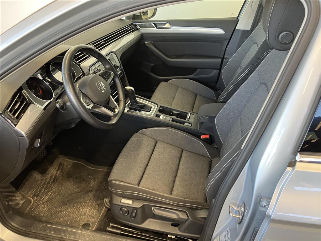 VOLKSWAGEN Passat 2023