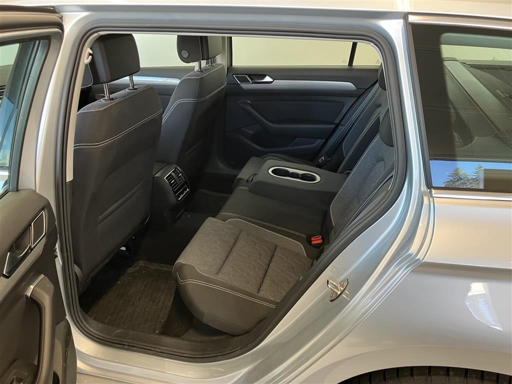 VOLKSWAGEN Passat 2023