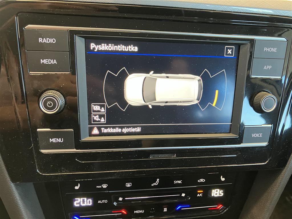 VOLKSWAGEN Passat 2023