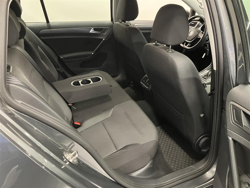 VOLKSWAGEN Golf 2018