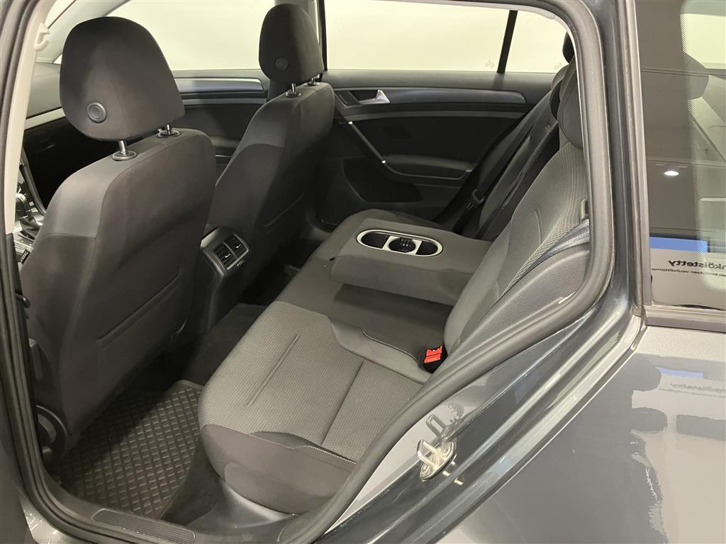 VOLKSWAGEN Golf 2018