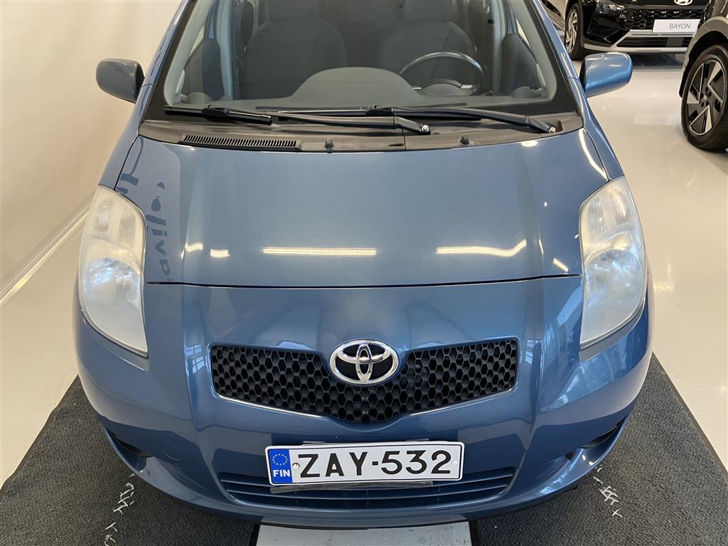 TOYOTA Yaris 2006