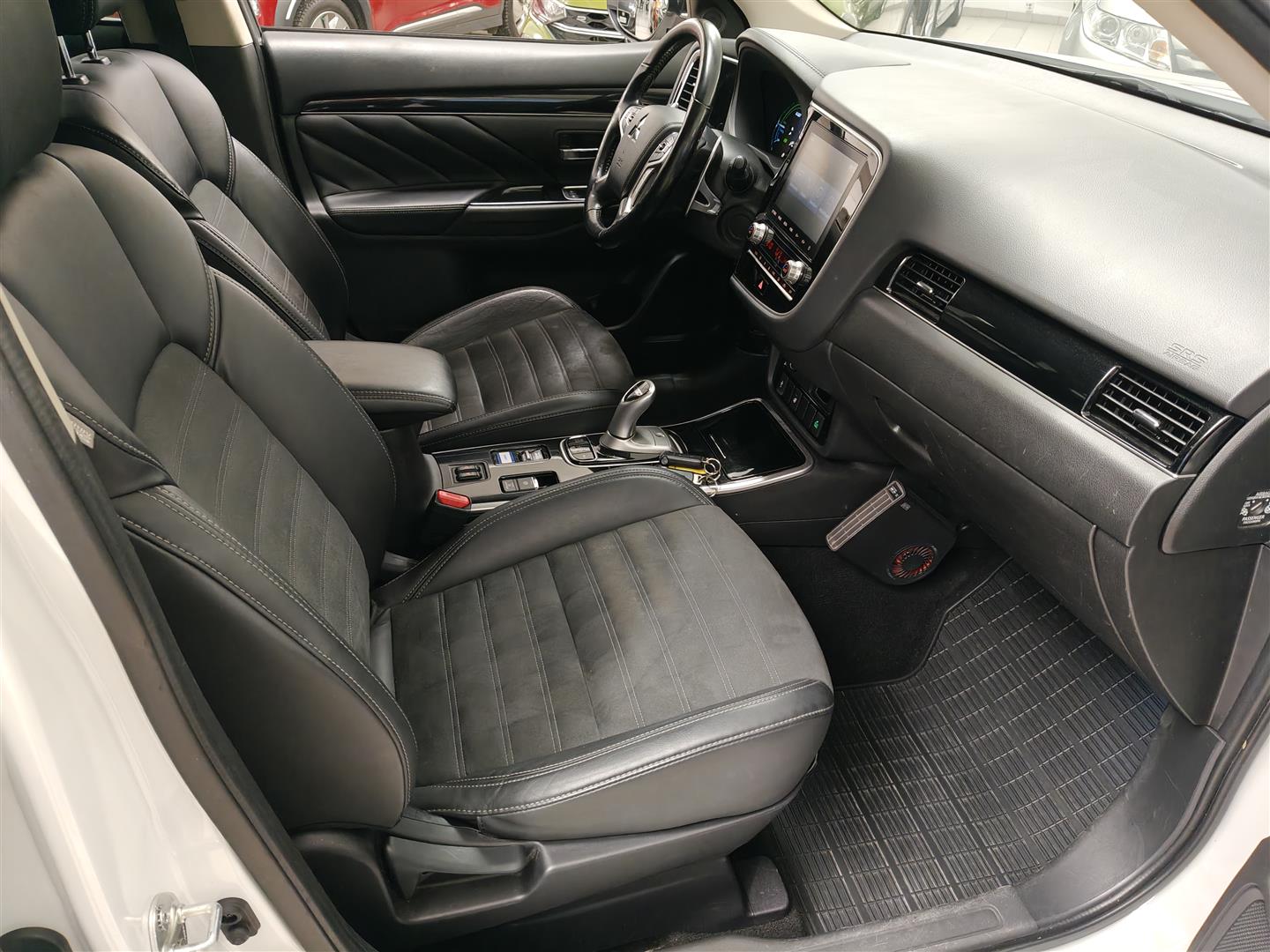 Mitsubishi Outlander PHEV 2020